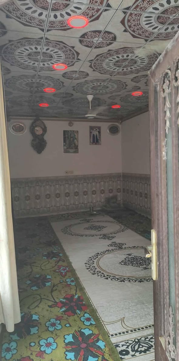 بيت زراعي مشمول بالقرار ا اساس صب سقف صب بناء حجر رباطات ودنك يعني درجه اولى قريب على شارع كوفه معمل ٣٠٠متر كافة الخدمات موجوده شارع ٨متر بيع مستعجل *********** النجف, العراق
