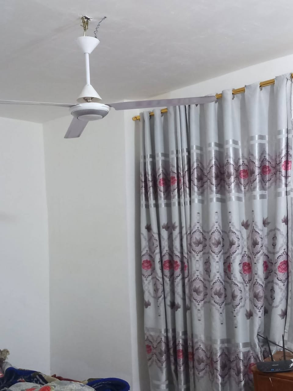 بيت للبيع بسعر مناسب75متر طابقين 3 غرف نوم واستقبال وصاله ومطبخ وصحيات حي الامين بشارع سيد حسين ابو الانشائيه قريب للشارع العام للاستفسار واتساب ***********
