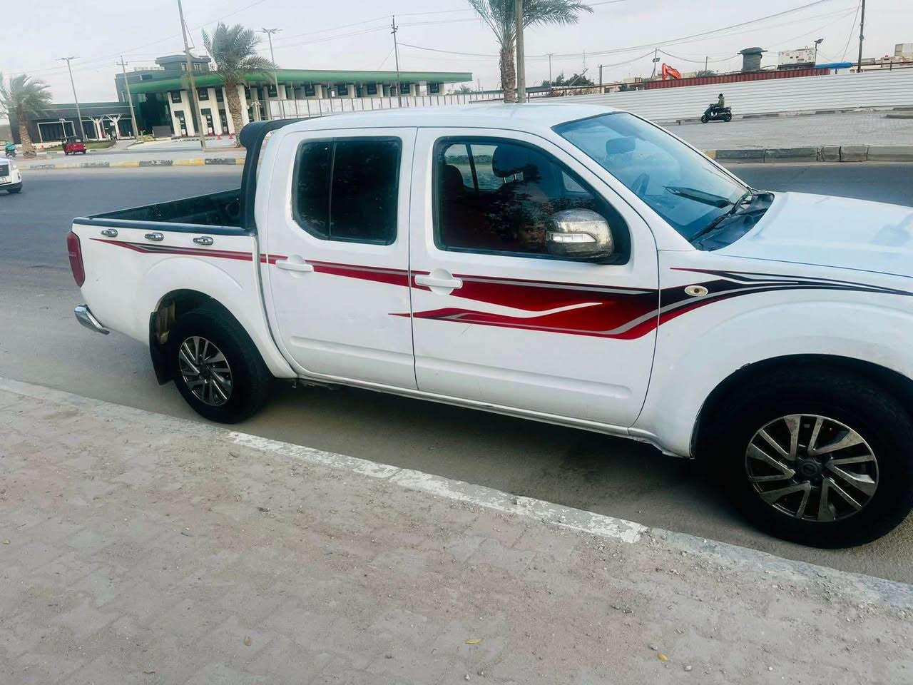 السلام عليكم للبيع نيفارا موديل 2012 
رقم بصره تحويل مباشر 
السنويه لغاية 2028 
كير اوتماتيك 
بيها مكانات صبغ مكفوله من الضربه 
والتبديل السعر 98 وبيها مجال 
مكان بصره الدير 
*********** البصرة, العراق
