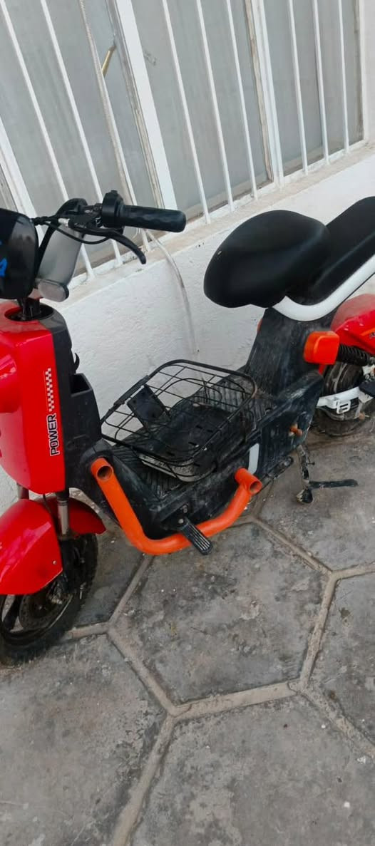 دراجه r8 فول مواصفات تشغيل عن بعد تشغيل كارت تشغيل اسويج 6بطاريات اكبار ضوه عالي ناصي دبل اشاره تنبيهه سرقه تنقفل الدراجه اثناء السرقه تحمل وزن من 120ال130دراجه نضيفه ما ناقصهه برغي تايرات جدد مال وكاله دراجه  طلعتهه وكيل DX قبل شهرين عدي وما طالع بيهه اهواي ماشيه4كيلوات تطلع بل شاشه شاشه كبير عرض نوع العطل والحساس وقفل سرعه والعداد وكميت الشحن 
السعر350بيهه مجال بسيط
الرقم. ***********
