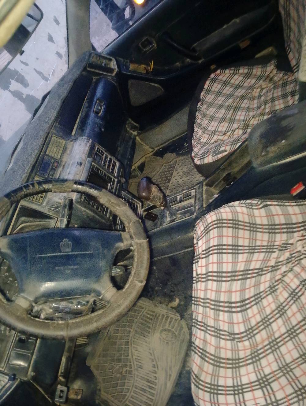 السلام عليكم سياره كراون موديل 91 سياره نظيفه مكينه نظيفه تايرات نظيفه حداديه نظيفه الشراي يتصل على المشراي لا يتصل السعر 35 وبيها مجال حق الجيه البصره شط العرب الصالحيه +964 772 256 3206