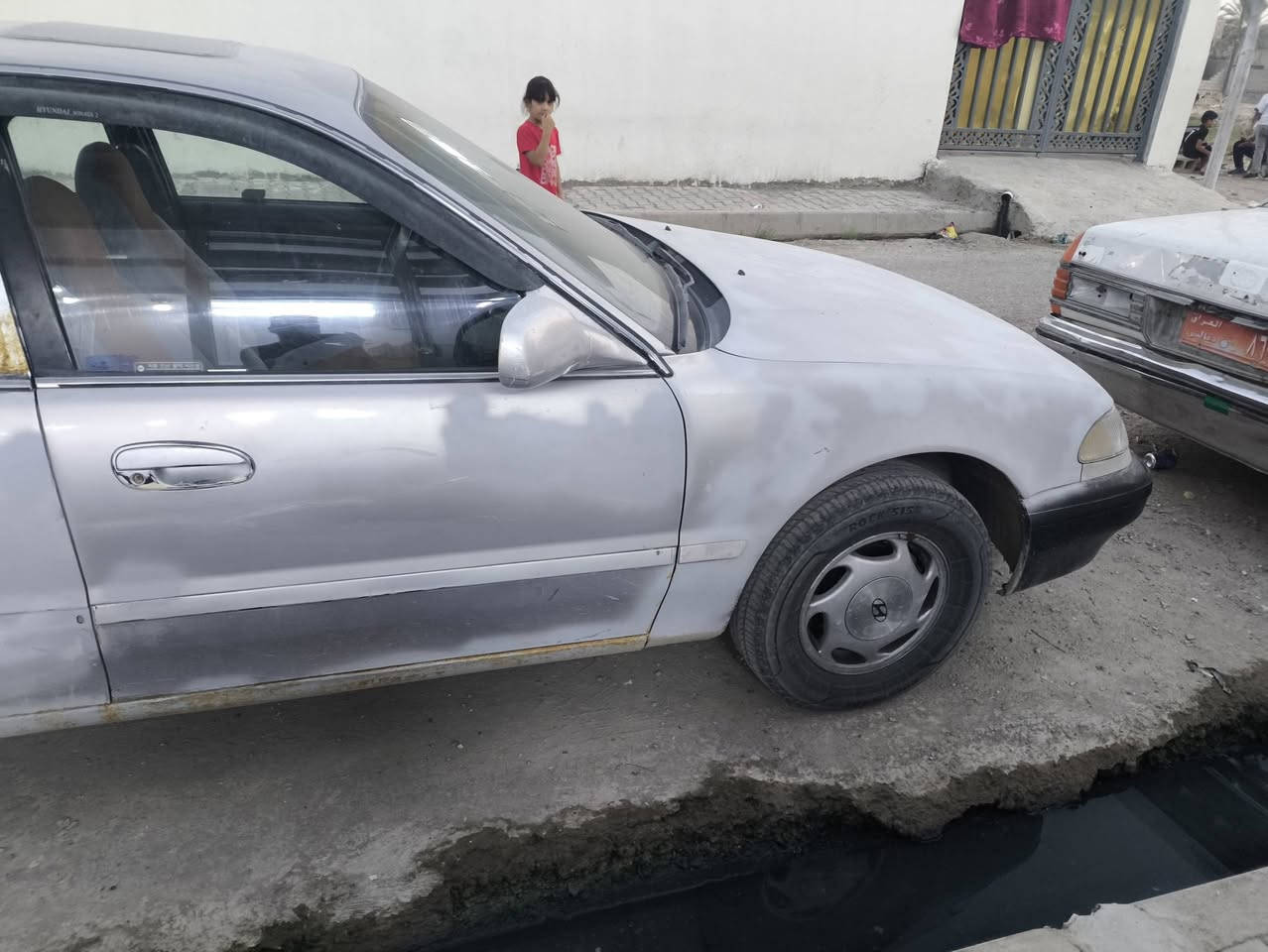 سلام وعليكم شباب عندي جامرلوغات وبنيد وبيبان اوصندوك جنطة لبيع بس يرادلهن صبغ البيبان الأمامية شوية بيهن اخياس مثل ماتشوفوهن بل صورة مابيهن ظربة  خابرني ودلل عل سعر رقم الهاتف ***********
