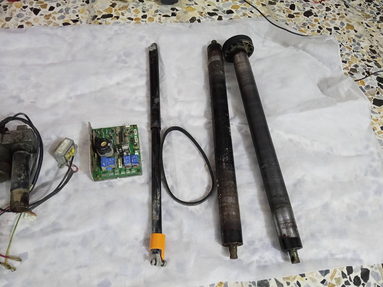 غراض جهاز جري كوري بس الماطور يحتاج لف ولباقي كله نضيف اي استفسار اتصل *********** او خاص
