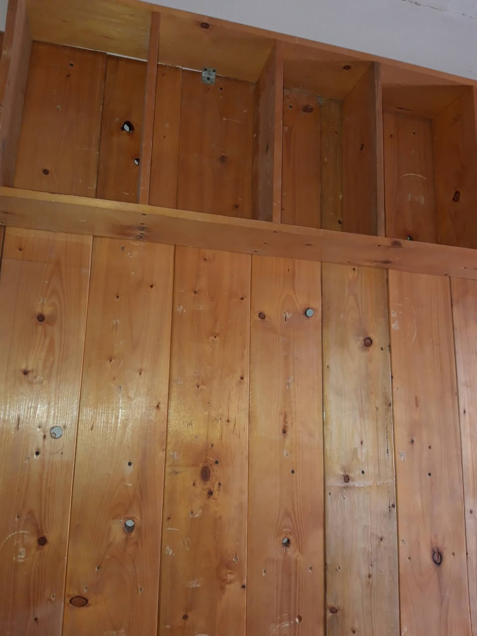 السلام عليكم  مكلف بالنشر متاح رفوف خشب  يرهم ديكور محل يرهم تصاميم بالنجارة  للاستفسار العنوان تكريت ***********
