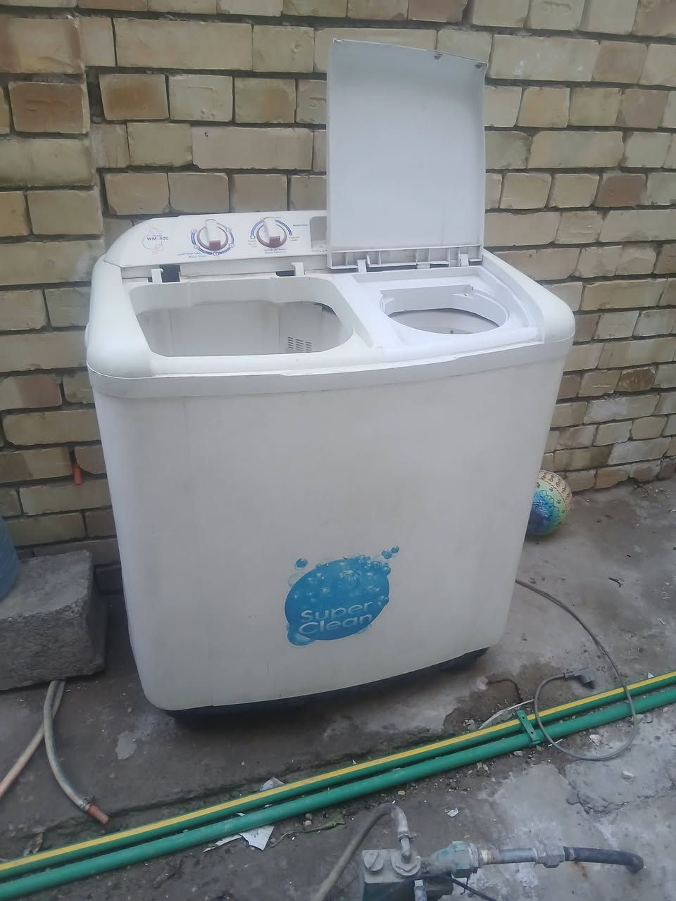 ثلاجه البيع سعر ١٦٠ شرط شغل والضمان/غساله شرط شغل سعر ٦٠ بغداد حي نصر قرب المعارض ***********
