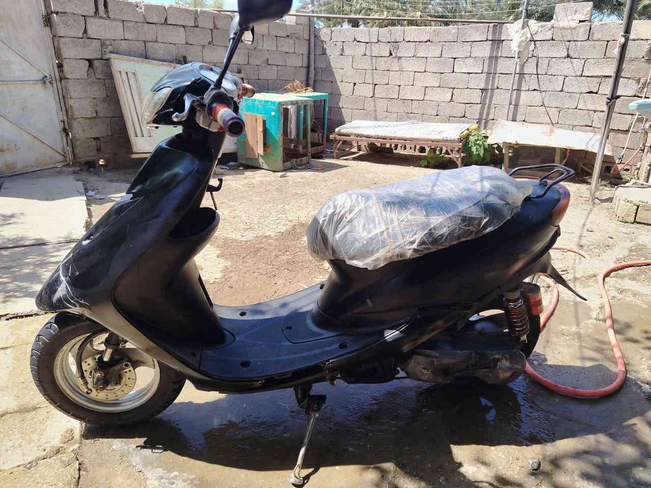 سلام عليكم دراجه عصفوري كامل نقصه بس باتري وتشتغل سلف كهربائيات كامله عنوان بغداد راشديه الحسينيه سعره 175 وبيه مجال الطيبين ***********
