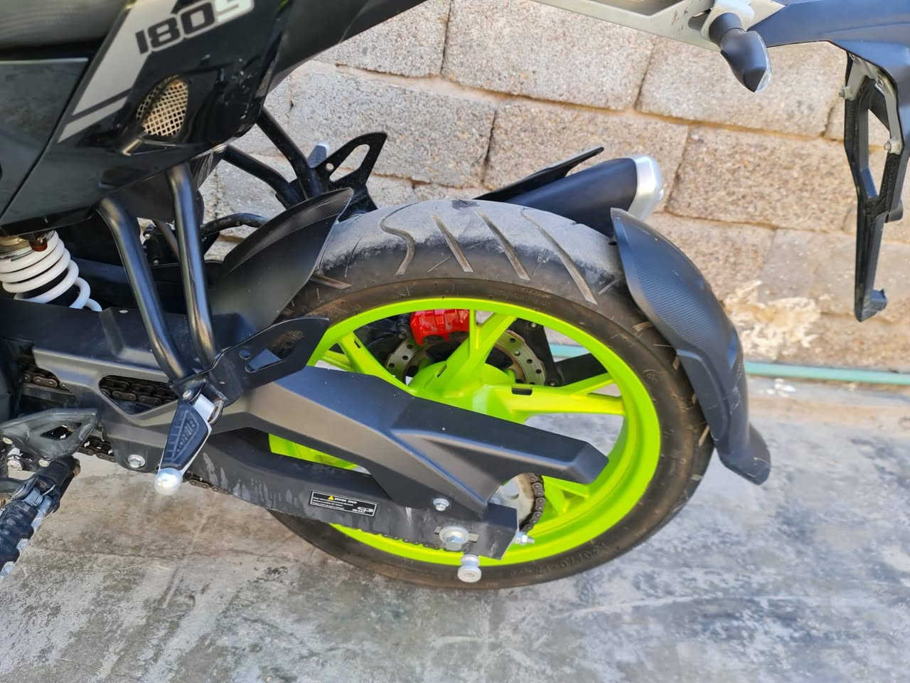 بنلي 180s     2021 
بدون رقم فقط اوراق كامله. 
مكفولة  
ماشية 17 الف
دراجه خير من الله كل فتره اسويله ادامه بشركه.  اتراي للبصره . 
دراجه ما متعبوبه.  سعره.  (مليون ونص.). بيه مجال قليل حك الجيه تره ماكو هيج سعر. مكاني جسر ديالى القديم. 
للاستفسار. مراسله خاص او. اتصل.  ***********.
