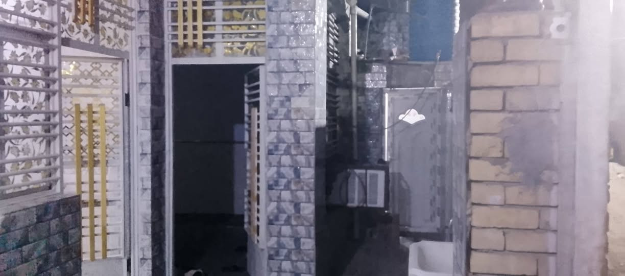 بيت للبيع منطقة الاستكشافات شارع الميه عله شارع التبليط وشارعين رئيسيات مساحه 120الاستفسار ***********
