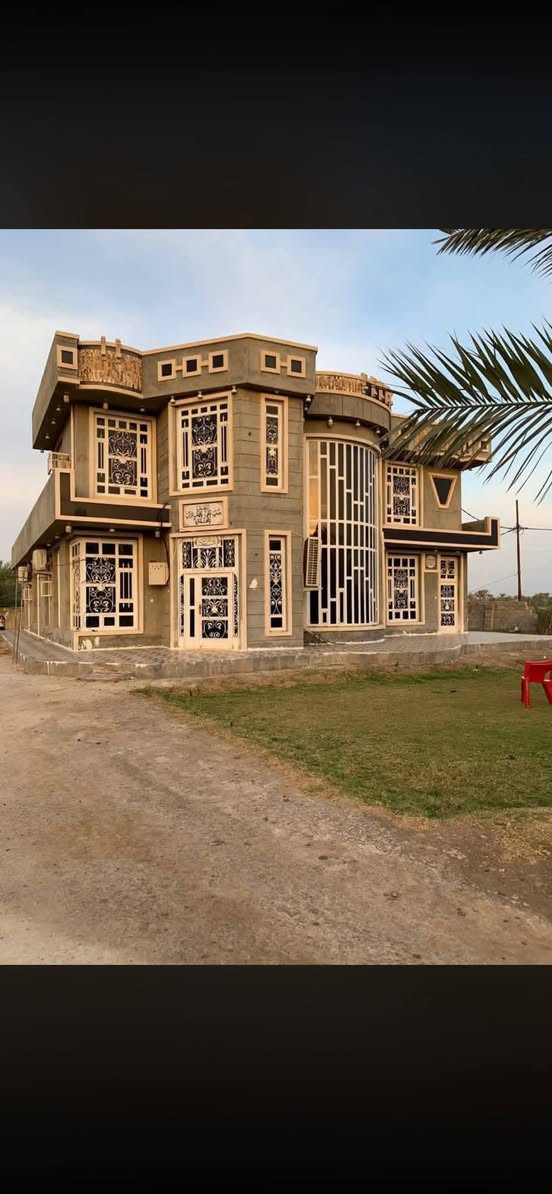 للبيع بيت الاحلام 🏡 مع مزرعه وبستان 🌳🌴

مساحه البيت: 1000متر 

مساحه البستان والمزرعه 3 دونم 
البستان يحتوي ع 120 شجره برتقال 🌳
ويحتوي ع 30 شجره 🌳 رمان 
ويحتوي ع 10 شجرات رمان 
ويحتوي ع 10 شجرات رمان 
ويحتوي ع 10 شجرات نخيل التمر 🌴

يتكون البيت من
غرف عدد 4 
مساحة الغرف 5×5

استقبال 5×8
صاله 4.5×16
مطبخ داخلي ومطبخ خارجي 
مع وجود مخزن مياه خارجي 
مع وجود طريق ماء من نهر الفرات مباشر 

🛑صنف الدار طابو زراعي 25 المشتري مباشر يتحول باسمه وينضاف اسمه بالسند

⭕موقع البيت والمزرعه في الانبار عامريه الفلوجه قرب جسر العناز المؤدي الى بغداد 

السعر 125 مليون وقابل للتفاوض للاستفسار اكثر الاتصال او مراسله الصفحه 

*********** اتصال او واتساب
