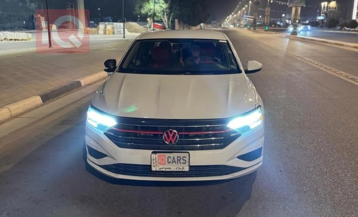 فولكس واكن جيتا

2019 ضربته بس بنيد 
ماشيه 93الف كيلو متر 

السعر 130 ورقه 
***********
