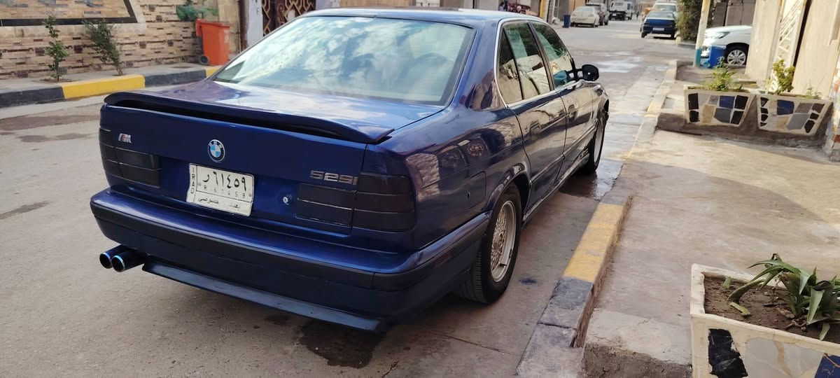 السلام عليكم بي ام 525 موديل 91  ستويه لل 28 وراد يابان كير مكينه صدر تبريد فقط كمبريسر او مشتريلها جديد مال وارد كهربائيات كلها شغاله  تخم تاير جديد مسجل بلوتوث اوكس شرط التحويل سياره جاهزه السعر ٥٧ اوبيها مجال بسيط مكاني بغداد للاستفسار *********** بغداد, العراق
