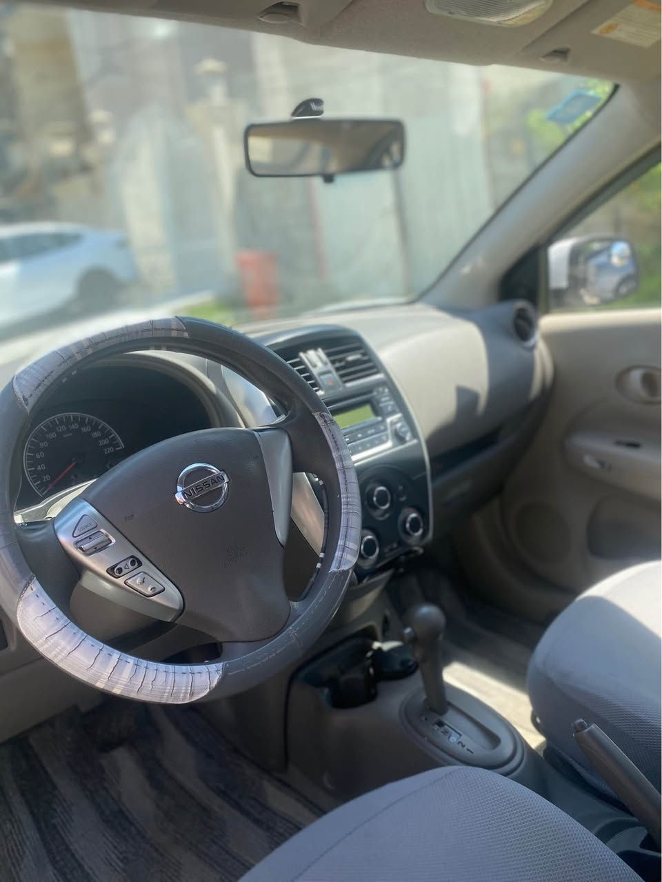 🚗 للبيع — نيسان سني 2019 (بغداد)
سيارة نظيفة على ايدي ماخذها زيرو ومستخدمة استخدام مرتب، جاهزة للاستخدام اليومي بدون أي صرف 👌
🔹 المواصفات:
 ● حساسات خلفية
 ● تحكم بالستيرن
 ● نظام ABS
🔹 الحالة:
 ● سنوية جديدة باسمي (تحويل فوري ثاني يوم)
 ● محرك + كير + كهربائيات بحالة ممتازة (مكفولة)
 ● تبريد ثلج ❄️
 ● دهن منتظم بزيت كاسترول + بنزين محسن فقط
 ● ممشى 153 ألف (استعمال نظيف)
💰 السعر: 9700 دولار (قابل للتفاوض للجادين)
📍 الموقع: حي العدل
📞 للتواصل:  واتساب فقط *********** بغداد, العراق
