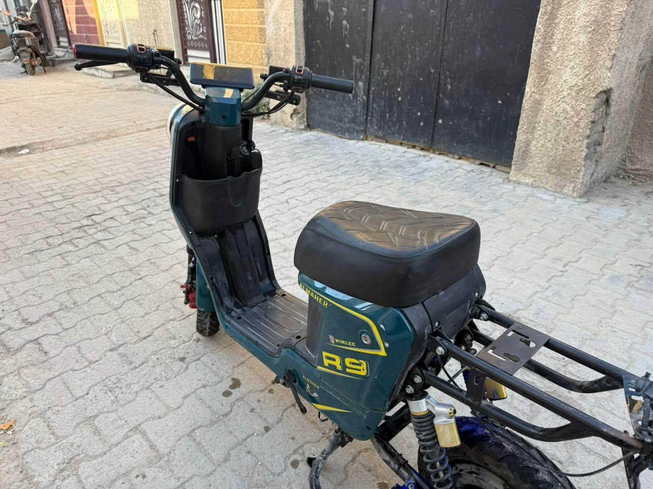 سلام عليكم دراجة شحن نوعية R9 أربع سرعات مديل 24 مواصفاتها معروفة للبيع السعر300 الف. مكان بغداد وبي مجال للشراي التواصل واتساب او رقم
***********
