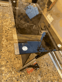 ميز مكتبي زجاج مستخدم قليل ١٠٠ بغداد
***********
