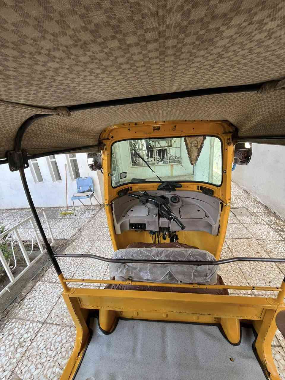 السلام عليكم تكتك 2017شهر ال11مكينه19 رقم و سنويه تحويل ثاني يوم التكتك كامله كبل للشارع كلشي ما ناقصه تشغل و تطلع كبل مكينه خير من الله تخم تاير جديد كهربائيات كامله التكتك كلشي ما ناقصه تعمير جديد صبغ جماليه السعر 4و800وبيه مجال مكاني زعفرانيه رقمي ***********
