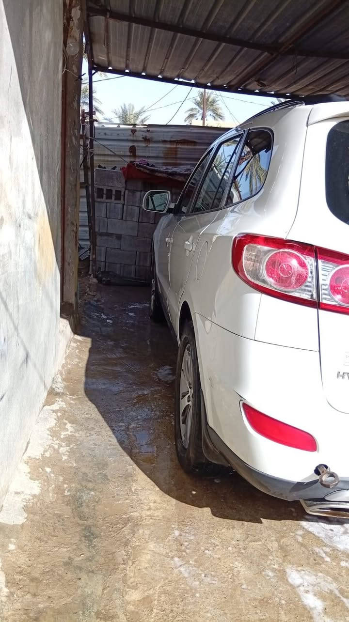 السلام عليكم سياره سنتافيه للبيع موديل 2012 سياره بدون ضربه بس بيهه صبغ بنيد او نص باب سياره جاهزه تبريد ثلج تحكم سترين محرك خير من الله حجم محرك 2400 مكان ديالى سراجق رقم الهاتف *********** سعر 145 بيه مجال او سونار موضح بل صوره
