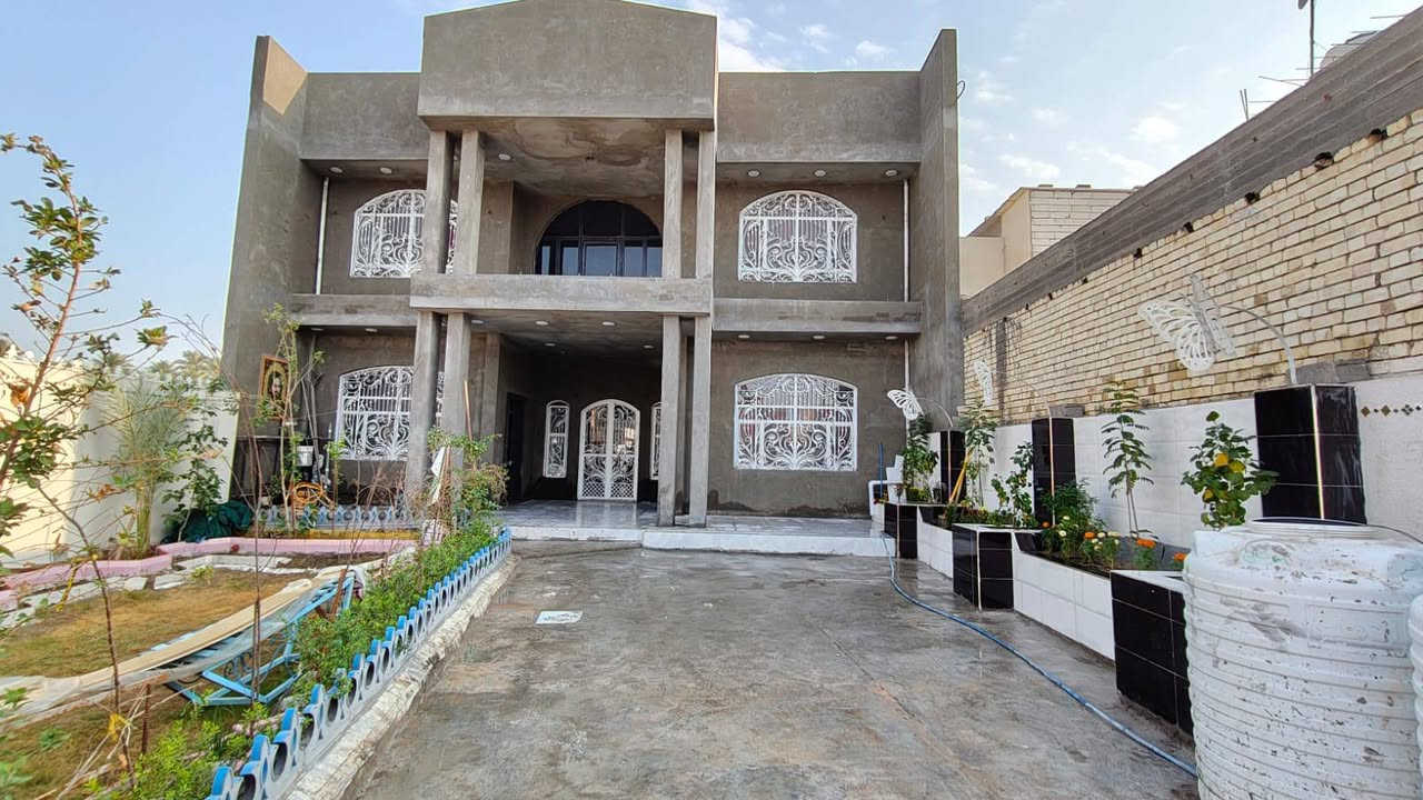 السلام عليكم عقار للبيع مساحة 500 متر 
 بناء جديد 2026   سند 25 بيت جديد مابي أي نقص
متكون من 5 غرف نوم و5 صحيات ومطبخ عدد 2
مكانه كربلاء البوبيات عامود 94 
للاستفسار   ***********
متواجد خاص
