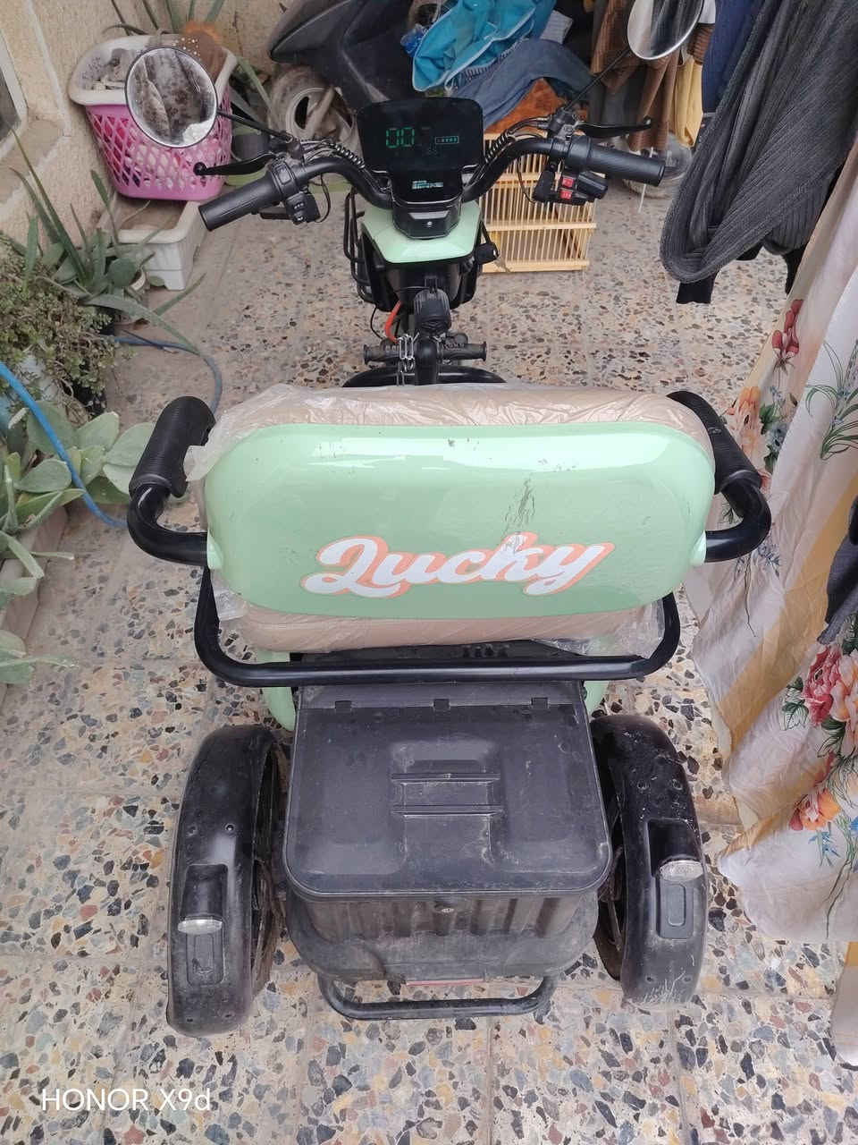 م عليكم دراجه ثلاثيه شحن جديده صار شهرين من مشتريه مكاني بغداد الشعب حي البساتين هاتف***********
