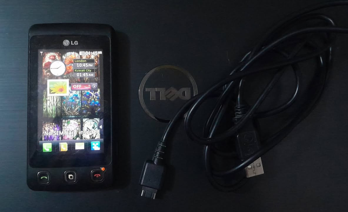 LG KP500
أبرز مواصفات الجهاز:

​الشاشة: شاشة تعمل باللمس من نوع Resistive (مقاومة)، وهي تقنية قديمة كانت تتطلب ضغطاً خفيفاً بالإصبع أو استخدام القلم (Stylus) المرفق (الذي يظهر بوضوح في صورتك بجانب الهاتف).

​القلم: يتميز القلم بأنه قابل للتمدد ويُخزن داخل جسم الهاتف، ويُستخدم للدقة في الكتابة أو التنقل في القوائم.

​واجهة المستخدم (S-Class UI): تلاحظ في الصورة الأدوات الذكية (Widgets) مثل الساعة العالمية وصور الاستوديو التي يمكن سحبها وإفلاتها على الشاشة الرئيسية.

​الكاميرا: غالباً ما كان يأتي بكاميرا خلفية بدقة 3.2 ميجابكسل (بدون فلاش في معظم الموديلات).

​التوصيل: لا يدعم شبكات Wi-Fi أو 3G في إصداراته الأساسية؛ كان يعتمد على شبكات الـ GPRS/EDGE فقط.

السعر: 30 ألف دينار.


**إذا كنت صاحب هذا الإعلان وتريد حذفه لأي سبب، رجاءا أرسل رسالة إلى الدعم الفني**