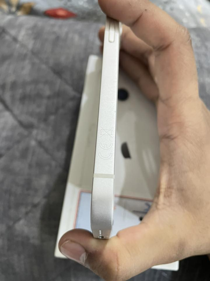 ايفون ١٣ عادي شرق اوسط نضافه ٩٩٪؜ الجهاز كلشي مامبدل بي بعده بضمان الماستر '''بطاريه ٨٩ 
 سعرر ٤٥٠ وبي مجال 
رقم ***********
