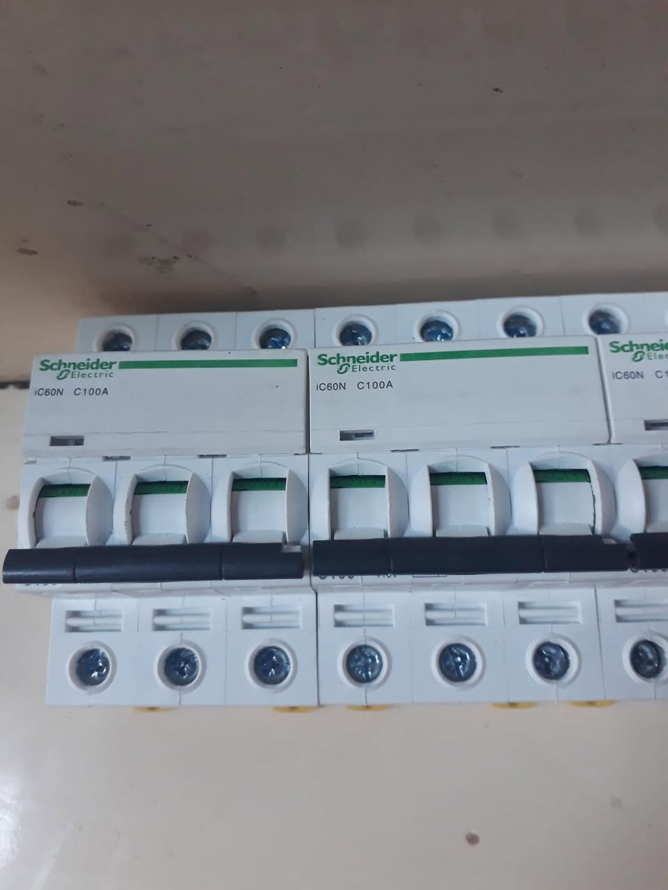 السلام عليكم يتوفر 👉
جوزه دورمن انكليزي مفرده من ٢ أمبير إلى ٦٣ أمبير 👈٢٥٠٠ 
جوزه منيجر ثلاثي دورمن انكليزي 👈 ١٢ الاف 
جوزه شنايدر فرنسي مفرده من ٢ إمبير إلى ٦٣ أمبير 👈 ٣ الاف 
جوزه منيجر ثلاثي شنايدر فرنسي 👈 ١٢ الاف 
جوزه Mk ثنائي ايرثكج ١٠٠ امبير 👈 ٨ الاف 
جوزه جنت ثنائي ايرثكج بالة اصلي ٨٠ أمبير 👈 ٤ الاف 
توجد خدمة توصيل الكافه المحافظات 
***********
