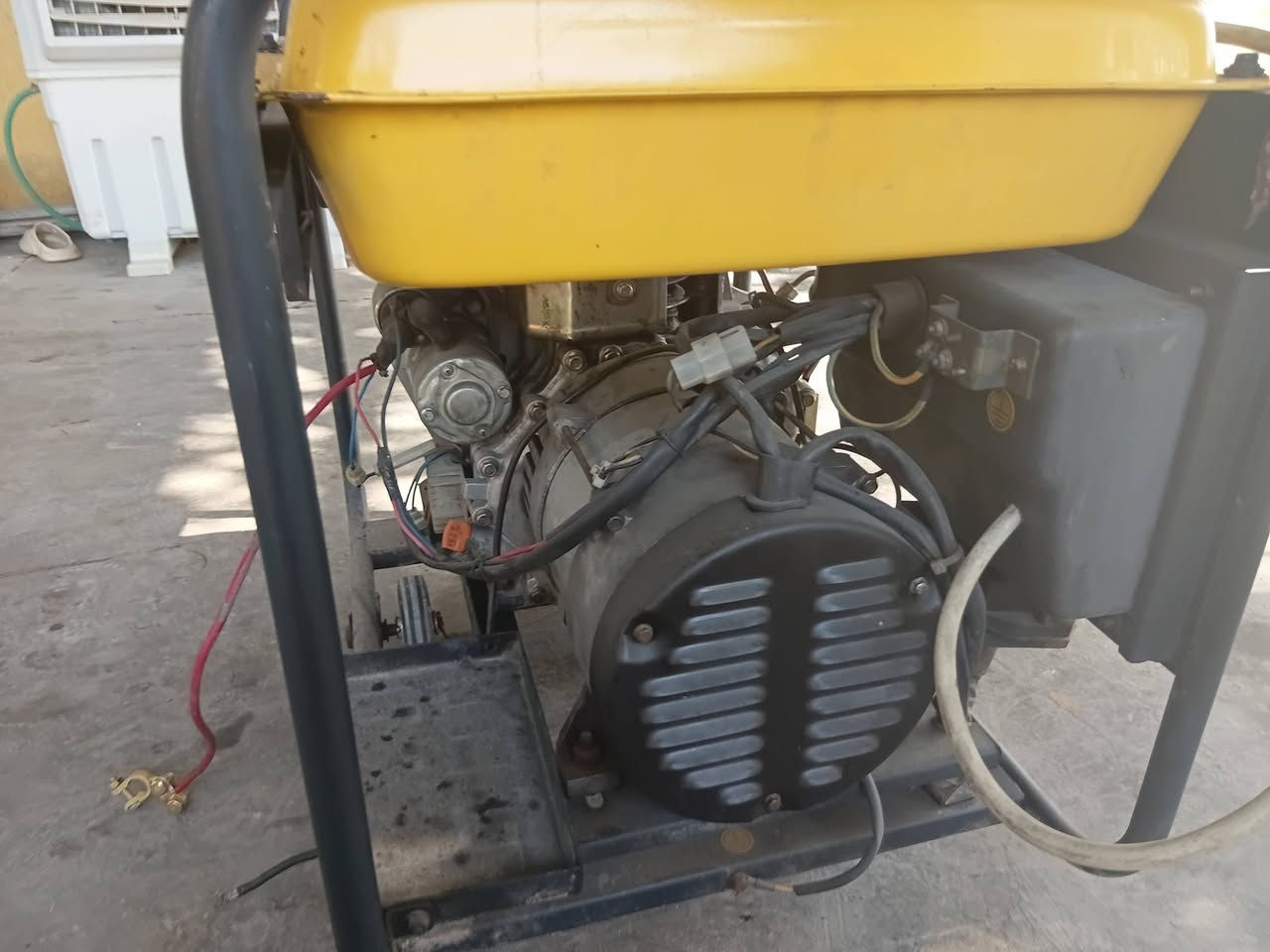 السلام عليكم مولده ٥ كيفي كاز وملف دبدوب مولده كامله مابيها اي نقص مولده شغاله على الفحص السعر  ٤٠٠ وبيها مجال بسيط العنوان بغداد الراشدية 
***********
