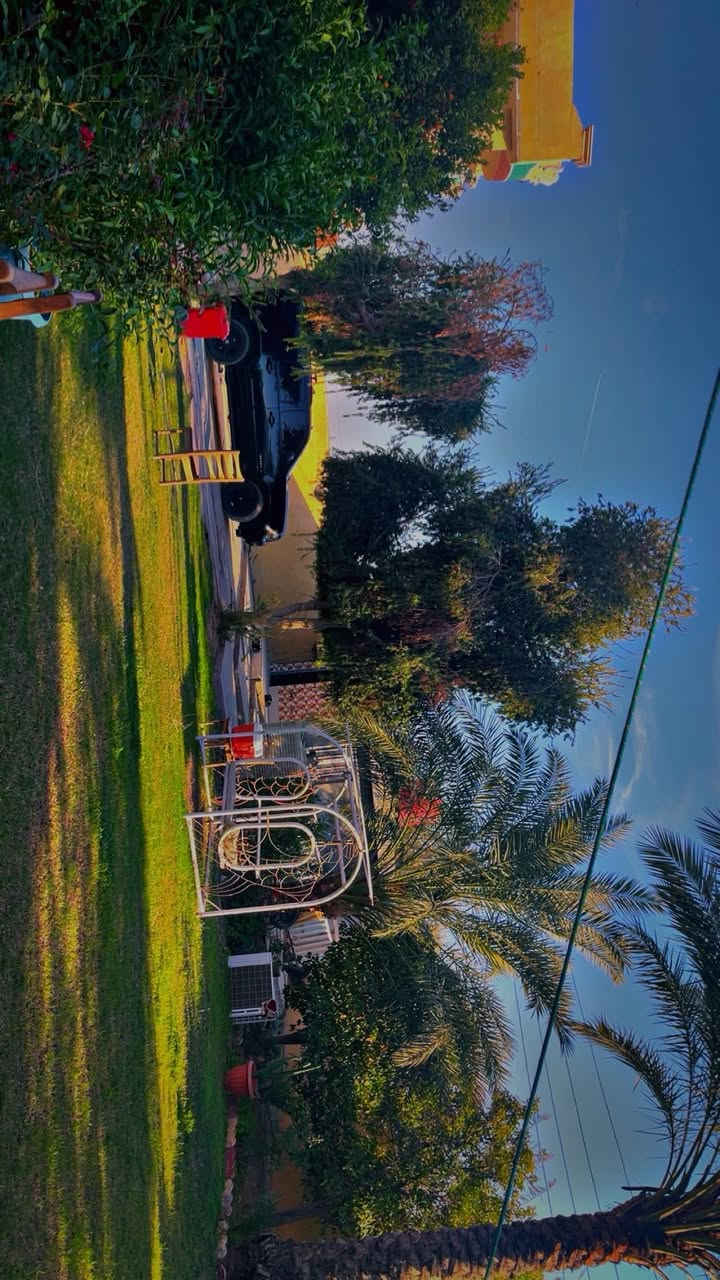 دار للبيع مساحة البناء ٣٠٠ مساحة ارض دونم ونصف عقد زراعي ١١٧ فيه اجازة بناء البيت يحتوى على ٤ غرف نوم واستقبال ضيوف مع مطبخ وصاله داخليه كبيره الموقع تقاطع النفط كميره بيارق متوفر فيه ماء وكهرباء ***********
