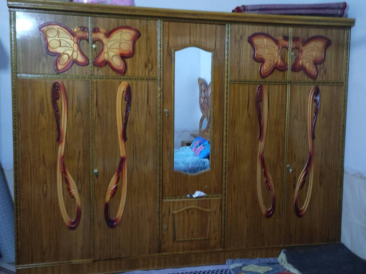 غرفة نوم تسكام استخدام قليل سعر 550
وبيها مجال مكان نجف معباسيات
***********
