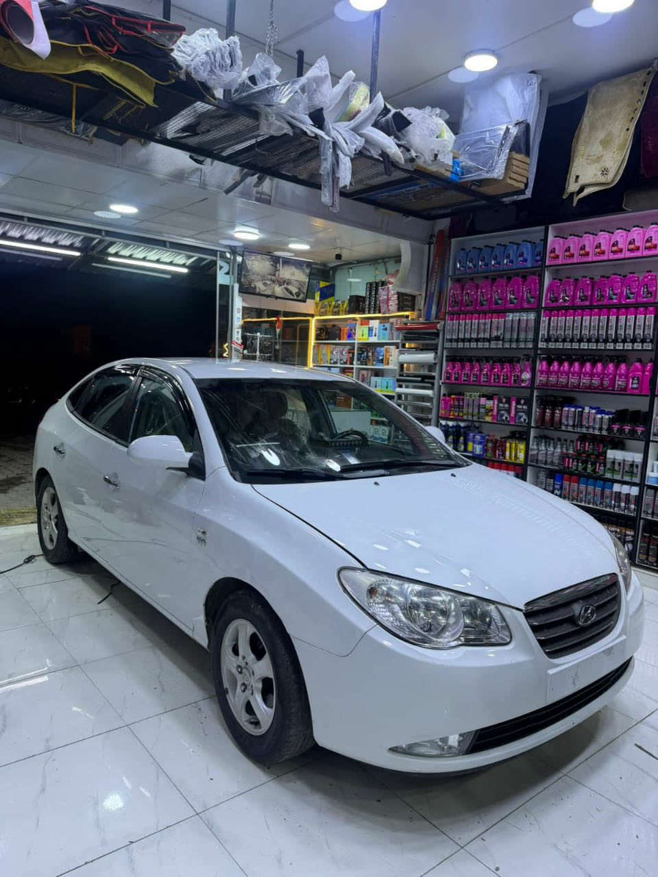 هۆندای ئەڤانتی 2007  سپی ،بۆ فرۆشتن
ناو زەرد کوشن جڵد
کوشن هیتەر 
ئاوێنە و سندوق شەفت 
تەنها سڵاید نییە 
قەپاغی سەر دکشنی بەستراوە
تایەکانی تازەن 
مەسرەفی کراوە
تەنها ١٧٠ هەزار ڕۆیشتووە 

وەتس ئەپیشی لەسەرە ***********
