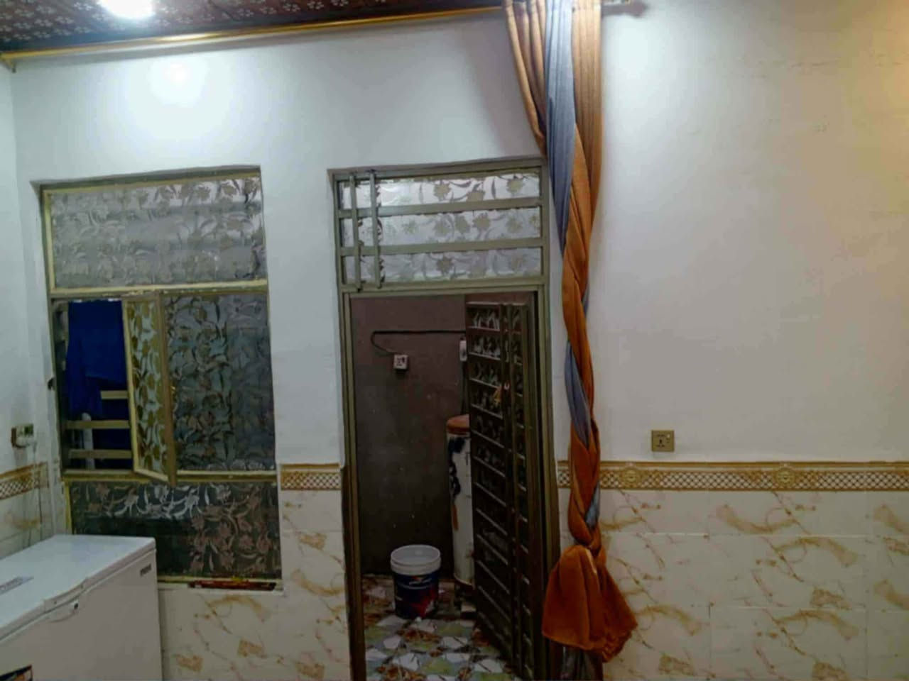 بيت للبيع المساحه 110غرفه أوصاله المطبخ واستقبال البيت كله صب كونكريت مكانه نجف شارع كربلاء عمود 136طريق ياعلي الشارع الصيدليه وطب قريب عل شارع جميع الخدمات ماءكهرباء سوك موالده مشمول بلتطويب طابو زراعي بيت كلش نضيف *********** النجف, العراق
