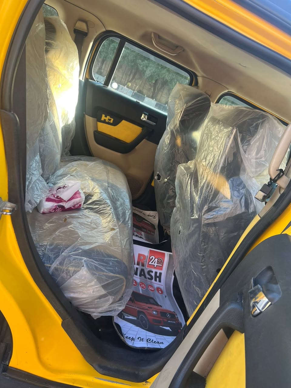 همر h3 موديل 2007 
الـسيارة گلين بدون صبغ بلادية 
رقـم بغداد مميـز ولون مميـز  بإسمي هزة ولوحات جدد
محرك 3500 قبق اسود المرغوب بدون قطرة تبخير 
ادامـة كاملة نوزلات بلكات مجاول اصلي 
فتحة فيتبم حساس كرنك ايضا 
قاعدة فيوزات گلها فاتحها  ومنظفها 
راديتر محرك جديد وكمبريسر وراديتر تبريد جديد 
شادلها مراوح عاصفة شرط حماوة نص 
شاشات العدد 3 
زنون سكن وبلوجكترات 
تخم تايرات 4 جدد 
ومعضم اللي بالفريق شايفها ويعرف نظافتها 

عنوآني السيدية / *********** 
125 $وبيها مجال قليل 
بيع فقط بدون مراوس
