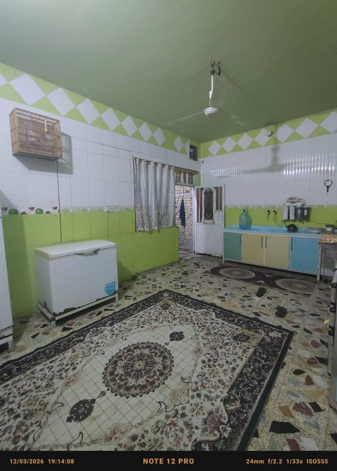 دار للبيع المساحة 200م

اربع غرف صاله مفتوحه 

استقبال مطبخ 

العنوان حي الجوادين خلف متوسطه رشيد عالي الكيلاني قرب صيدليه الشاكرين 

***********
