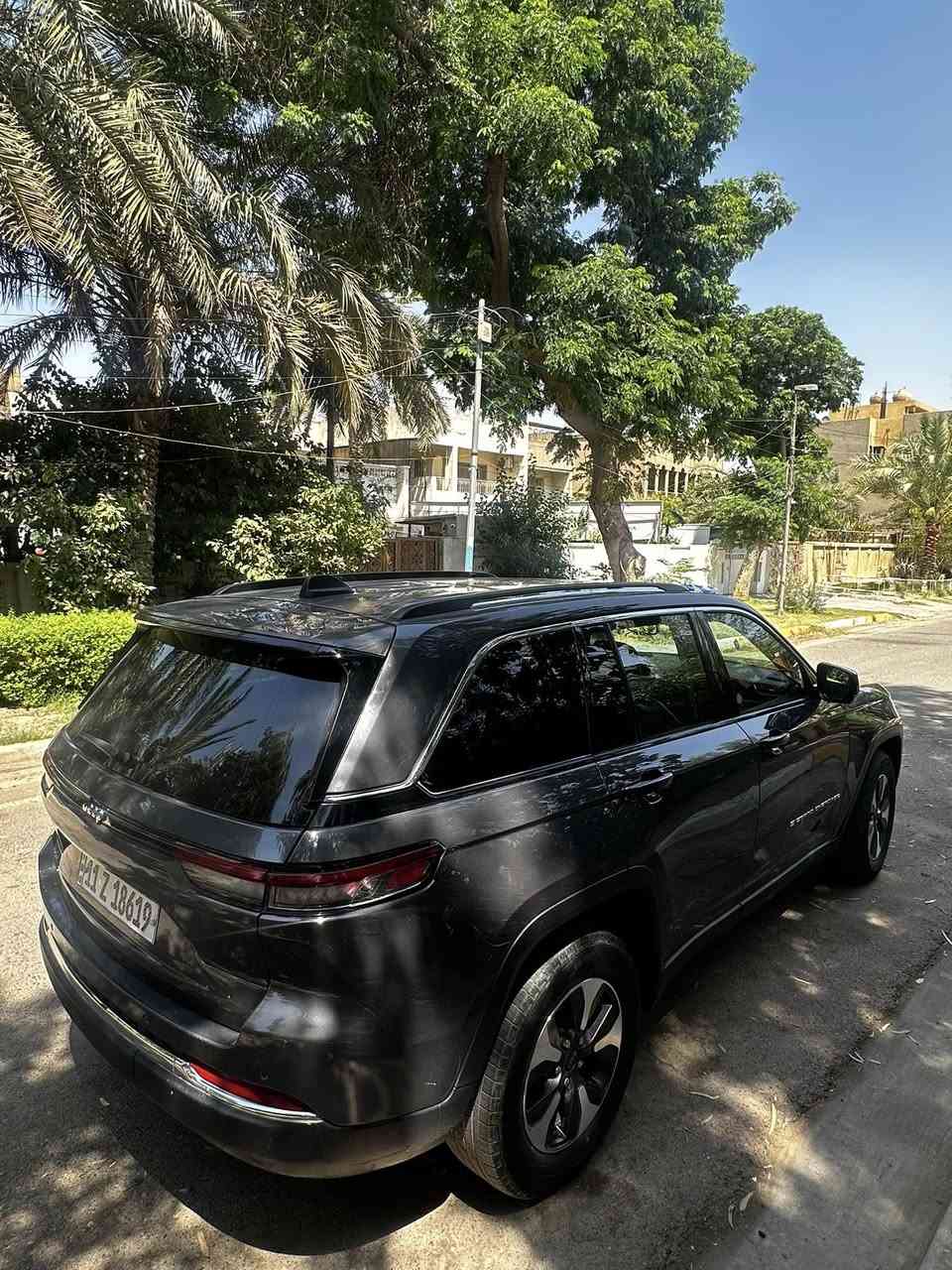 🛑سعرررر مناسببب /سعرر مناسب  🛑
#اسم_السيارة: جيب كراند شيروكي 5راكب
#الفئة: هايبرد 4xe
#محرك. 2000 تيربو🔥
#الموديل: 2023
#اللون:فيلي
#اللوحة: رقم بغداد تحويل ثاني يوم رقم جديد
#السعر_المطلوب: 250$ وبي مجال
#ماشيه: 35الف ميل
____________________________
            #الــمــواصــفـــات : 
شاشه كبيره تحكم في ايعازات سياره 
تشغيل عن بعد
كشنات جلد اصل لون 
حساس  خلفي 
كشنات امامي تدفئه وخلفي تدفئه 
كشنات كهرباء 
ستيرن تدفئه 
مري قلاب 
‏Auto start
حساسات خلفيه
كار ابلاي 
بانورما
ردار جانبي 
شاشة في دشبول صدر
لايت زنون
ردار امامي
انارة خلفيه صندوق
خزن وضعيات جلوس 
كامره دواره 360
ويل كب حجم 20
وباقي المواصفات غنيه عن التعريف 
صندوق كهرباء
فورويل
دمام خلفي 
تويترات بل سقف 
حادثه بيه صبغ جاملغين وبنيد ومكانات بدون ايرباك 
___________________________

نتشرف بكم في اي وقت على الارقام
واتساب واتصال متوفر لكم 24 ساعه في خدمتكم
مكاني بغداد
📛بيع مستعجل /بيع مستعجل 📛
***********
