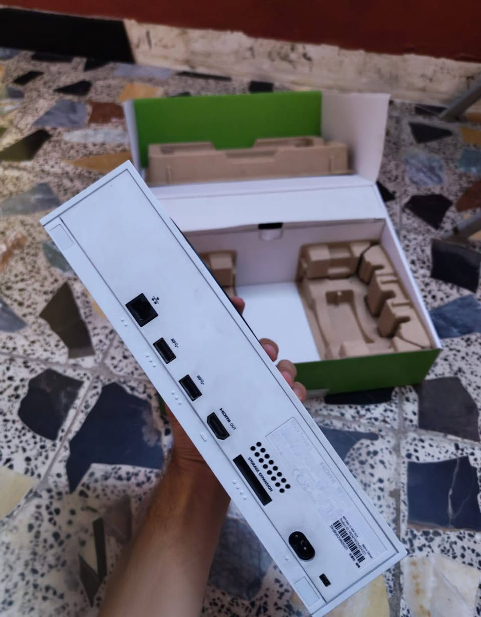 السلام عليكم
Xbox series s للبيع
إصدار 2024
ذاكرة 512 
الجهاز جديد ومكفول من التصليح مستخدمه اقل الشهرين
ملحقاته الاصلية كامله وياه+ جوستك كيم سر إصلية +سماعه هايبر إكس 2
السعر ب390 وبي مجال
***********
