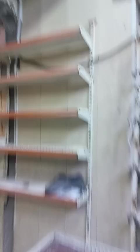 سلام عليكم رفوف للبيع العدد ٣٨ رف مع سجج وحمالات وسفينه  ٦ امتار للبيع مكاني بغداد الإسكان السعر عل خاص او اتصل ***********
