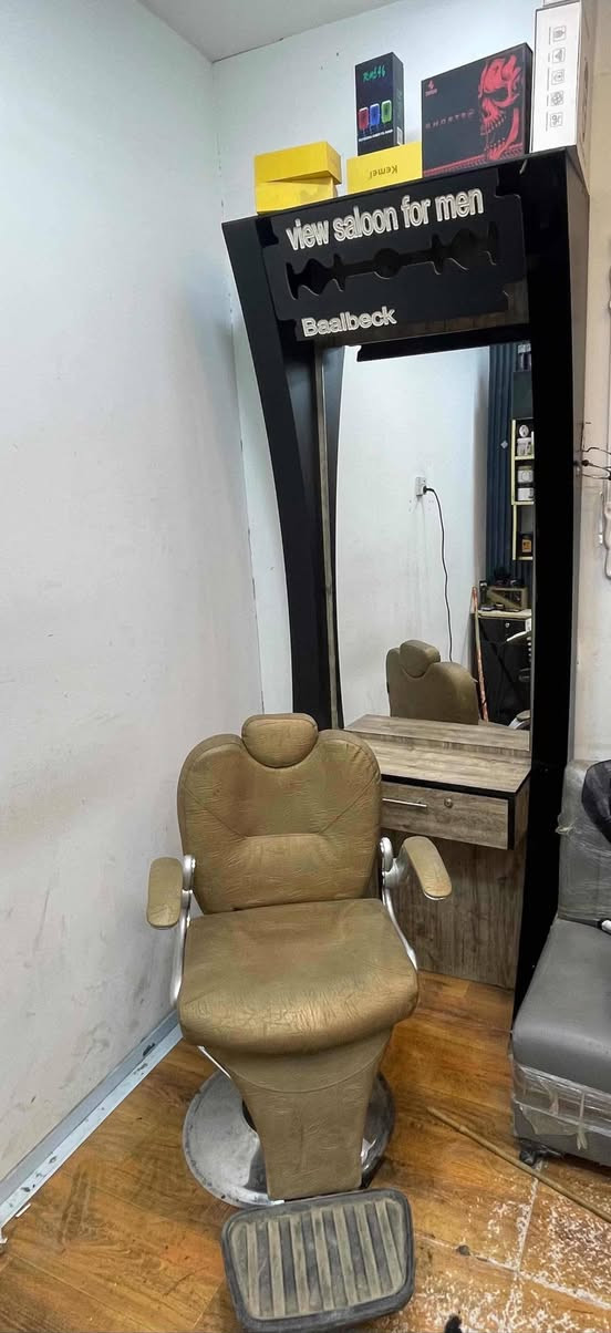 غراض حلاقه للبيع 3كراسي نضيف +سيت 4قطع رف وميز  +ومرياه وعربان سعرهن 450 كلهن وبي مجال واتساب ***********

