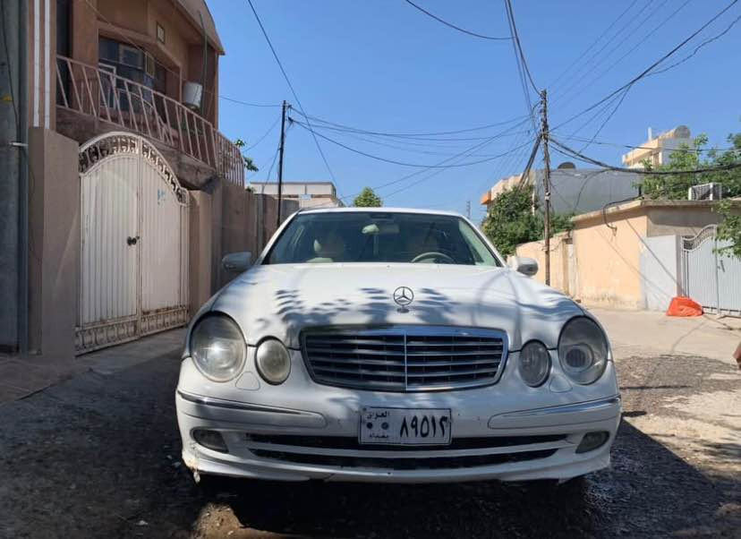 مارسیدز مۆدێل ٢٠٠٣ ئاڕمی هەیە ڕەقەمی بەخدادە . مەکینەی غەواسە  بێ بۆیاخە سەیارەکە پاک و بێ کێشەیە نرخی ٨٣ گەڵا و مەعەمەلا    گۆڕینەوەش ئەکەم لەسەر دڵ گرتن. لە سلێمانیم. *********** السليمانية, العراق
