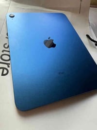 ‎الآيباد10 2024 ذاكرة 64 نظيف جدا مع  درح حماية و كييبورد Magic Keyboa...