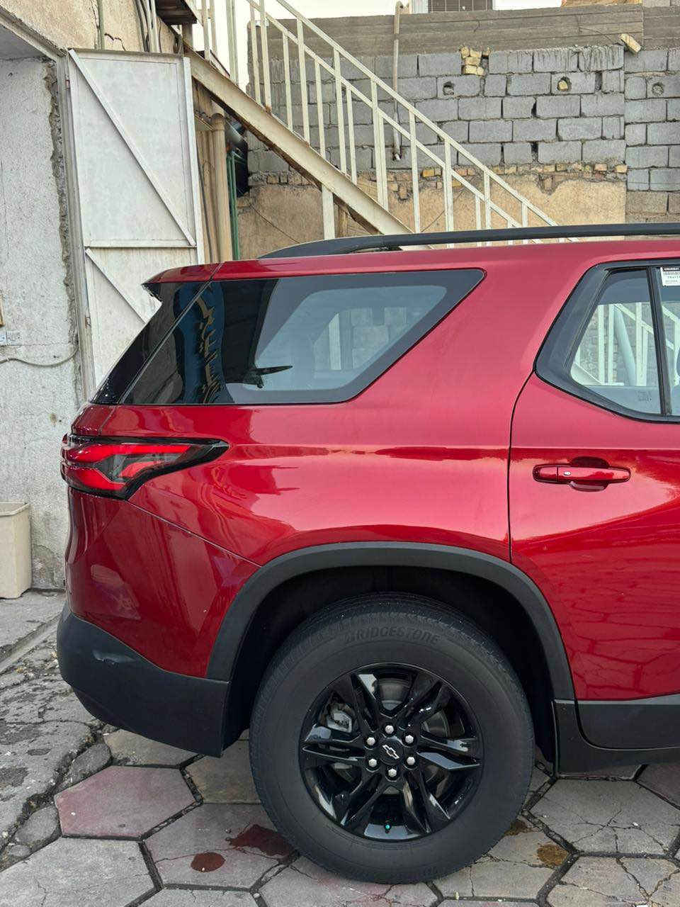 السلام عليكم .. 
رمضان كريم عليكم وتقبل الله صيامكم وقيامكم .. للبيع .: فقط للبيع 
شفرليت ترافرز موديل ٢٢ وارد امريكي 
السيارة LT1 BLACKTOP  علايم وويل اسود بلادي 
السيارة فول مواصفات بدون بانوراما 
محرك ٦ سلندر ٣٦٠٠ 
لون احمر مميز 
بصمة تشغيل 
كشنات جلد 
كشنات خلفية فصل 
تدفئة بلكشنات
ويل كب 
تحكم ستيرن 
نظام تحديد مسار وقيادة اليه
٣ انظمة قيادة
رادار امامي 
رادار بلمري 
قاصه 
باب خلفي كهرباء 
لايت LED بلادي 
حادثها بسيط دحجه بلمدكر الامامي والمدكر الخلفي ايرباك برده ضارب فقط وصور الحادث موجوده
 السيارة جاهزة اي نقص ما بيها 
رقم بصرة انكليزي الجديد حره تحويل مباشر 
مكان السيارة البصرة 
السعر ٢٦٠ ورقة وبيها مجال قليل للشراي 
***********
*********** البصرة, العراق
