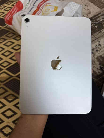 ايباد11ماستر مكفول من الشخط بطاريه99 عدد دورات 74الشحن للبيع السعر425وبيه مجال  ويه شاحنه الاصليه مالته بغداد مدينت الصدر***********
