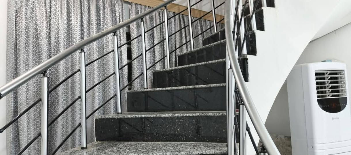 يوجد بيت طابو صرف
المساحة 200متر طابقين نوم 2 
شارع 80 محيزم 4 
مقابل المدارس قبل المدارس 
عل شارع 20
للاستفسار مراجعة مكتب الشارقة للعقار مقابل مسجد الرحمن الاتصال اوعبر المراسلة ***********
