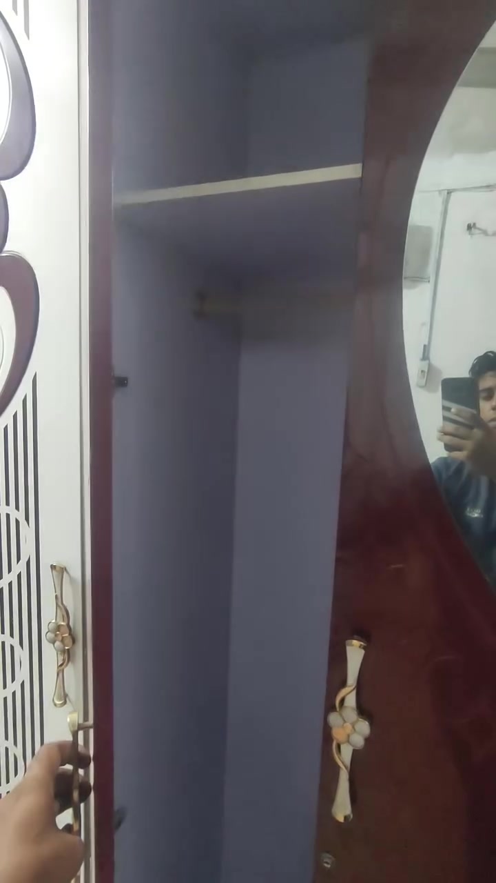 سلام عليكم عندي كنتور تركي نضيف ويا ميز مرايه للبيع السعر 225وبيهن مجال قليل عنواني البصره حيانيه شارع البلديه قرب مدرسه ابو السود دولي رقم تلفوني ***********
