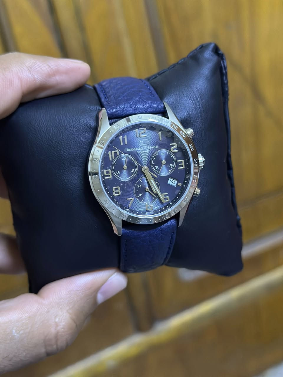 اللهم صلي على محمد وآل محمد عليهم السلام ساعة من ماركة الاسويسرية من اج ماير كاملة مرفقات وملحقات والاستكرات بالايلون مع كرت الشراء وكرت الضمان قطر الساعة 38 بالمناسبة يعني اللون ولا غلطة السعر اكتب تم بالتعليق ويجيك السعر


**إذا كنت صاحب هذا الإعلان وتريد حذفه لأي سبب، رجاءا أرسل رسالة إلى الدعم الفني**