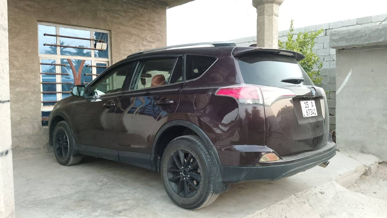 السلام عليكم تويوتا راف فور موديل 2018 فول عدا الفتحه تحكم ستيرا اربع جهات كشنات جلد تبريد ثلج قطعتين شاشا كبيرة كامرة خلفيه سلايت طكتين محرك 4 سلندر 2500 تخم تاير ويل كب لد امامي خلفي السيارة بيهه طخطخات بالصفاح شويه الداخل بيهه مكانات صبغ كفاله من كلبه وكص شواصي كفاله رقم انكليزي للبيع او مراوس السعر 147 مكاني بغداد وهذا رقمي للاستفسار *********** ابو العز
