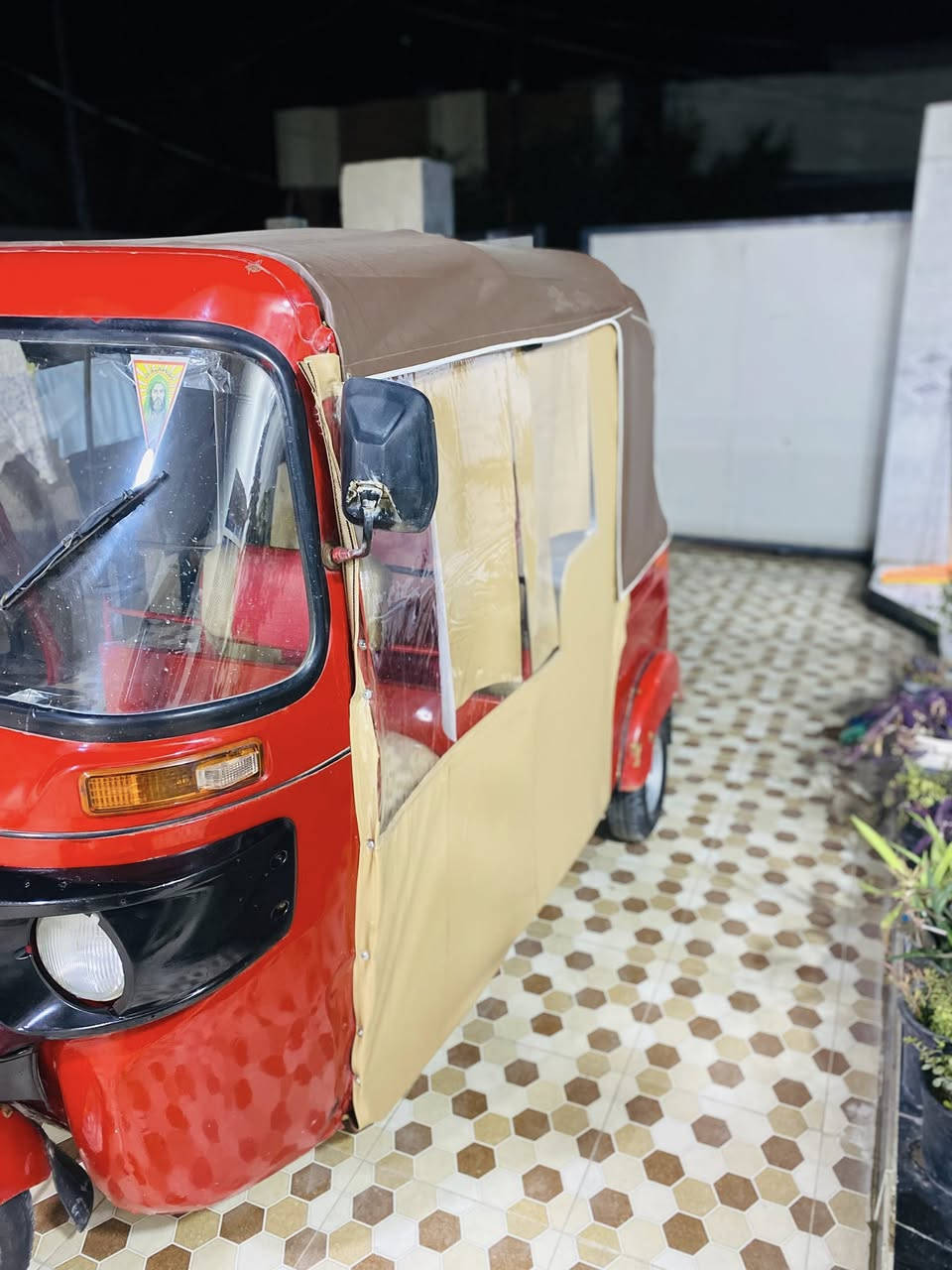 سلام عليكم
موديل 16داخله17للبيع
مرقمه نكليزي تحويل مباشر 
السعر (4100 )وبيها مجال للشراي 
مكاني بعقوبه تقاطع الساده
اتصل على الرقم ***********
