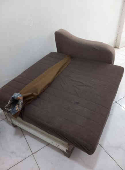 ديوان تركي سرير ومخزن ٨ مقاعد مابي اي عيب نضيفه فول للبيع اي استفسار اتصل *********** خناقين
