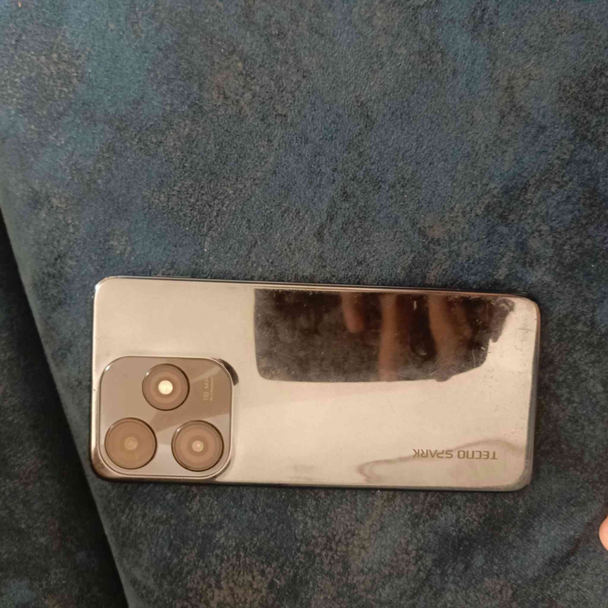 السلام عليكم جهاز جديد TECNO SPARK 10C ذاكر مامفتوح شرط  128رام 4جهاز نضيف كلشي شغال بي سعرو 100او بي مجال شراي خابر عل رقم او تعال خاص ***********
