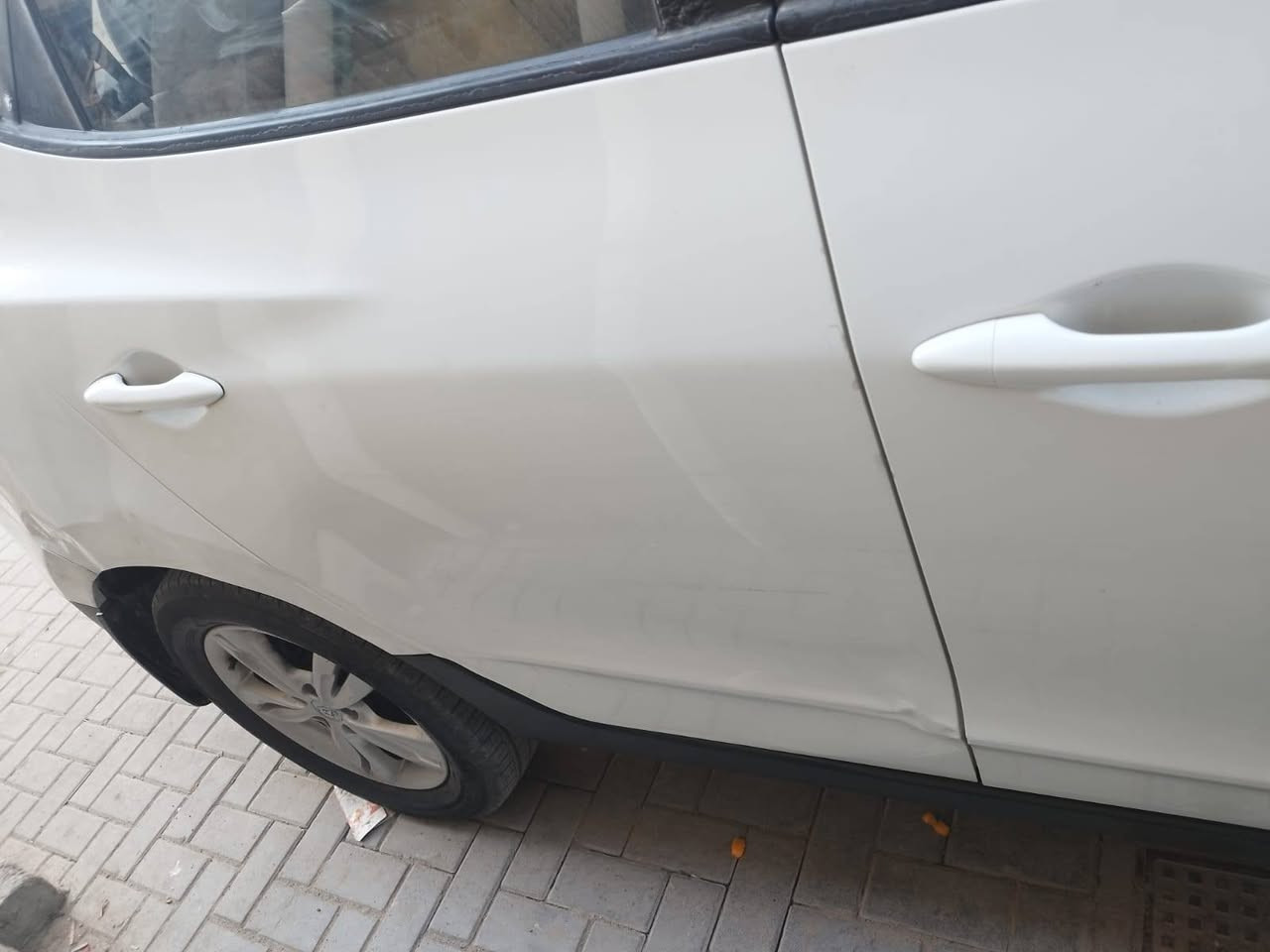 سلام وعليكم 
توسان موديل 2011
لا صبغ ولاضربه 
كفاله 
فقط بارد بيها
رقم بصره تحويل ثاني يوم 
تحكم ستيرن 
ويل كب
بلوتوث
مرايات شفط
تنته 
فول مواصفات 
مكينه كير حداديه تبريد خير من الله 
السعر132بيها مجال بصيط 
العنوان البصره الحيانيه الطاك قرب مركز الفراهيدي 
للأستفسار اكثر 
***********
