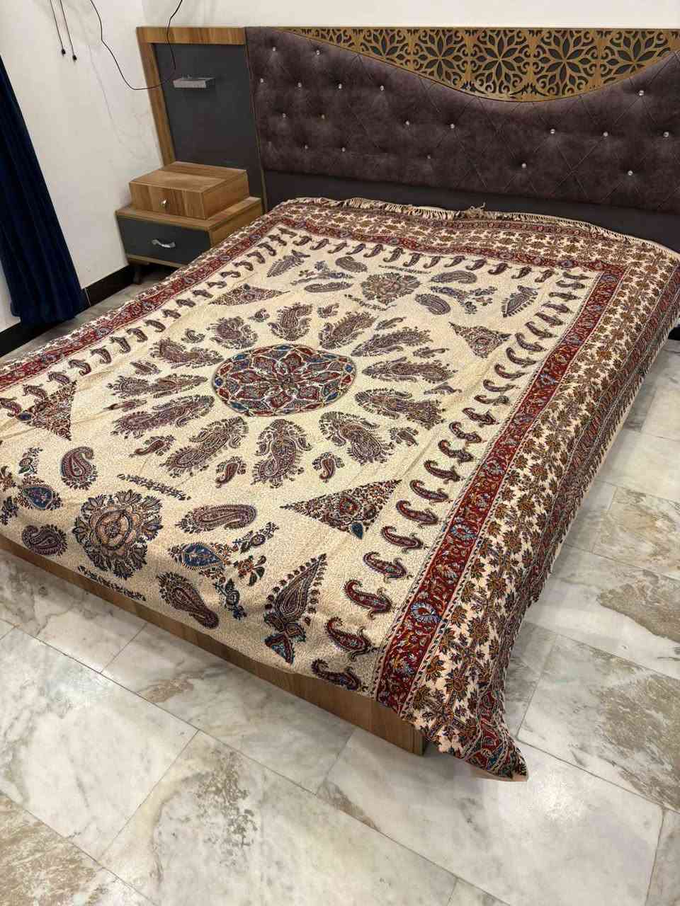 غرفة اخشاب مرتبه جربايه وثنين كنتور باب جام ومجرات ثنين سعرها 275 وبيها مجال 
واتس اب *********** النجف, العراق
