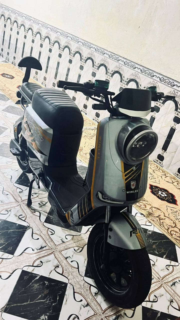 سلام عليكم شباب دراجه ار11للبيع دراجه جديده نضيفه بطاريات 32مبير سعر550وبيه مجال مكاني البصره القبله رقم ***********
